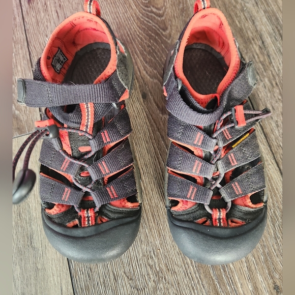 Keen kids size shoes size 2 Washable footwear - Picture 1 of 4